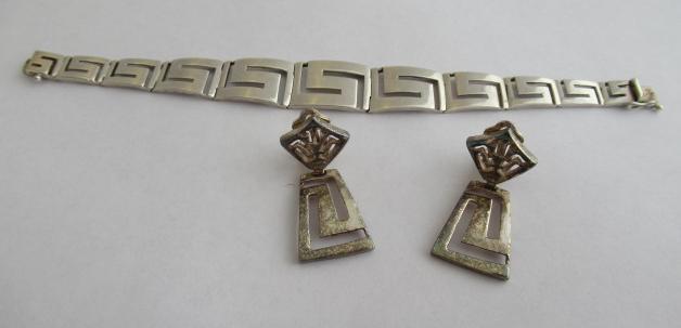 PAIR OF SILVER EARRINGS AND A BRACELET Image