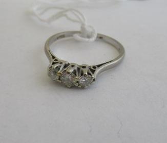 WHITE GOLD GEMSTONE RING Image