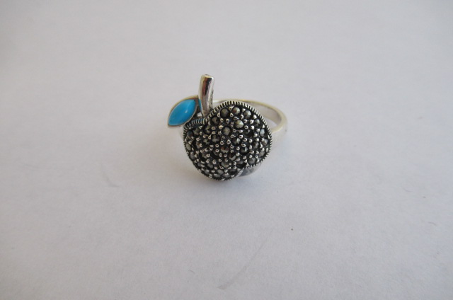 SILVER AND MARCASITE RING Image