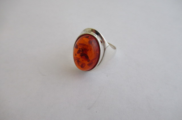 SILVER AND AMBER RING Image
