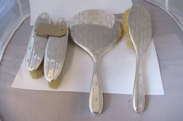 SILVER DRESSING TABLE SET Image