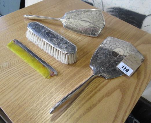 SILVER DRESSING TABLE SET Image