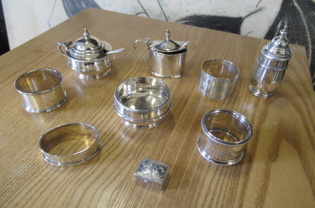 QUANTITY OF SILVER ITEMS Image