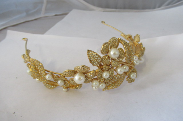 BUTLER AND WILSON BRIDES TIARA WITH SWAROVSKI CRYSTALS Image