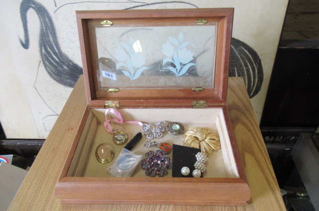 JEWELLERY BOX AND CONTENTS Image