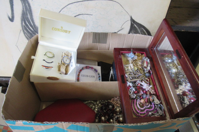 BOX OF COSTUME JEWELLERY Image
