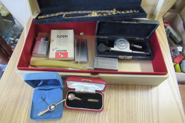 FOUR LIGHTERS ETC Image