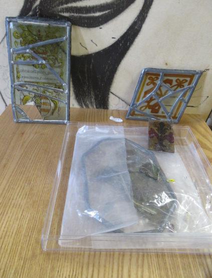 VARIOUS PIECES OF GLASS Image