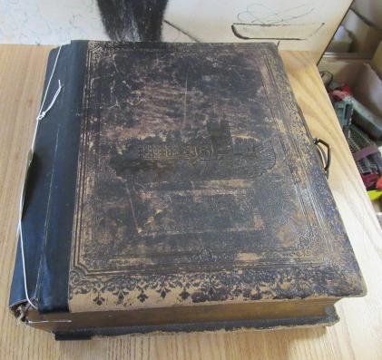 VICTORIAN MUSICAL PHOTO ALBUM Image