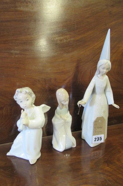 THREE LLADRO FIGURES Image