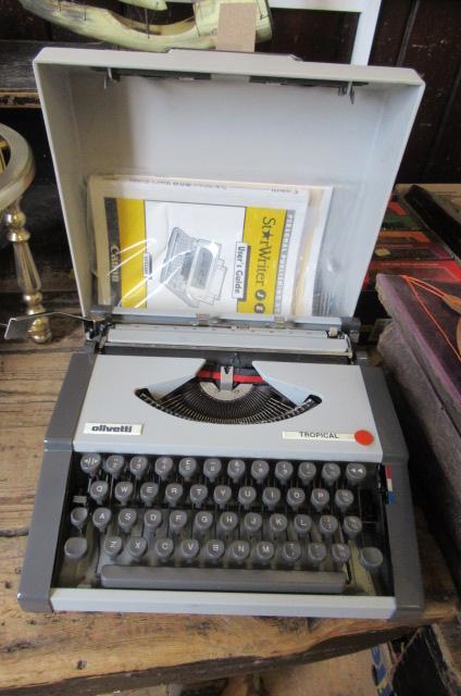 OLIVETTI TYPEWRITER Image