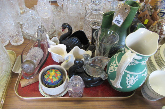 TRAY OF CERAMICS INCLUDING TULIP VASE Image