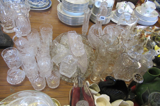 QUANTITY OF GLASS Image