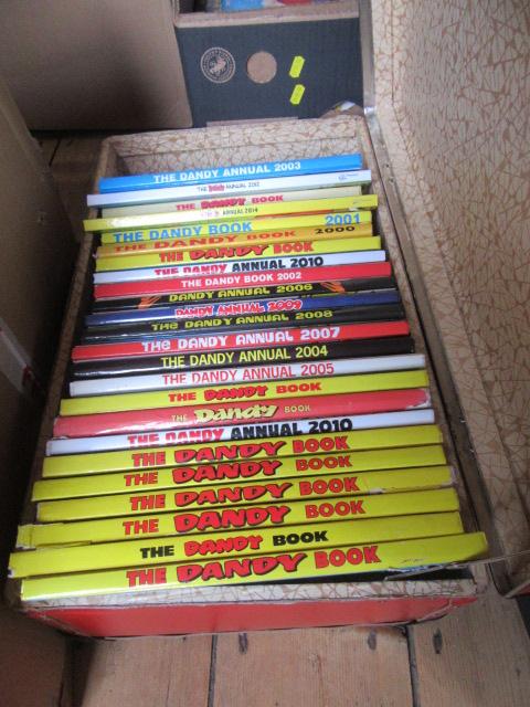 VINTAGE SUITCASE CONTAINING THE DANDY ANNUALS Image