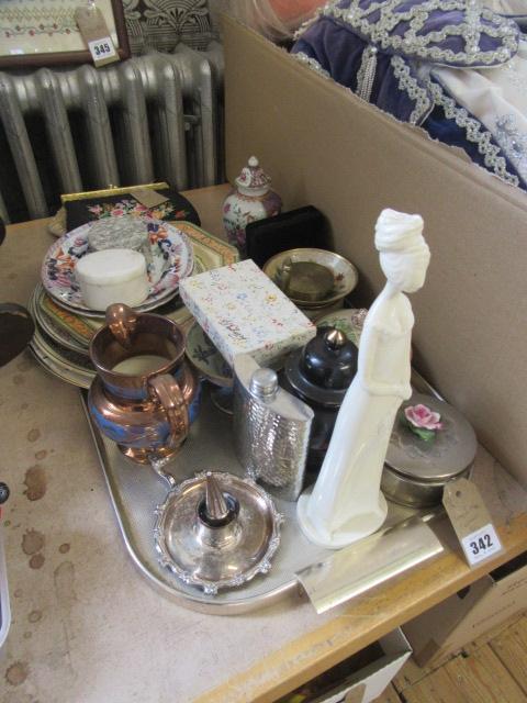 TRAY OF MISCELLANEOUS CERAMICS Image