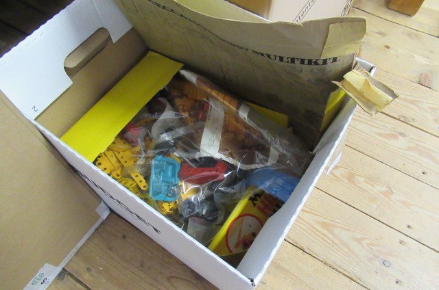 QUANTITY OF MECCANO Image