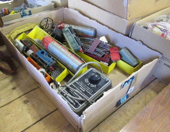BOX OF TRAIN SET ITEMS Image