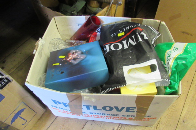 BOX OF MISCELLANEOUS ITEMS Image