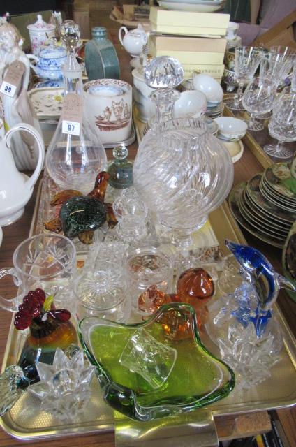 TRAY OF ASSORTED GLASS Image
