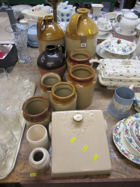 QUANTITY OF STONEWARE Image