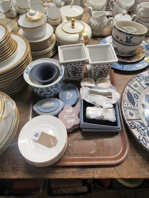 TRAY OF CERAMICS INCLUDING WEDGWOOD Image
