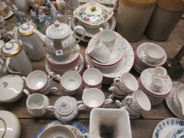 QUANTITY OF DINNERWARE Image