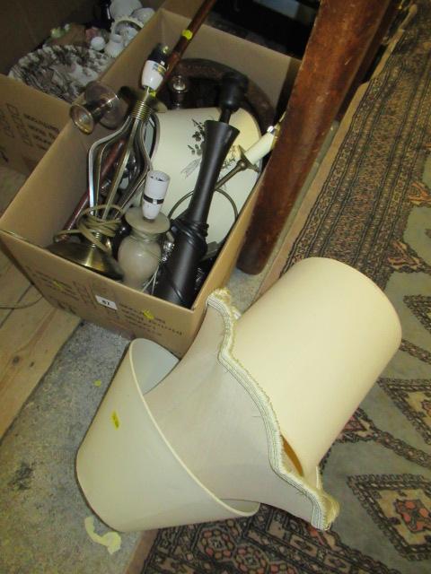 BOX OF MISCELLANEOUS ITEMS Image