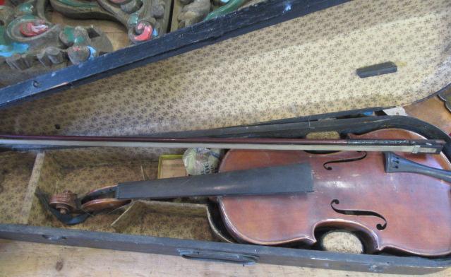 CASED VIOLIN   Image