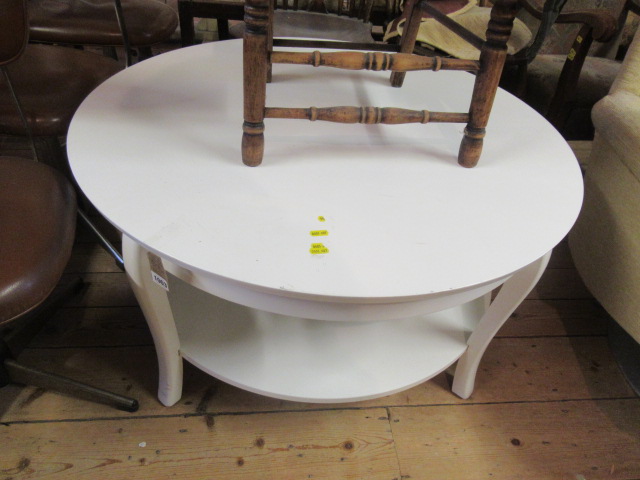 WHITE PAINTED CIRCULAR COFFEE TABLE Image