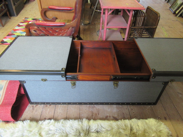 HAMPTONS COFFEE TABLE WITH LEATHER BINDING AND STORAGE COMPARTMENTS Image