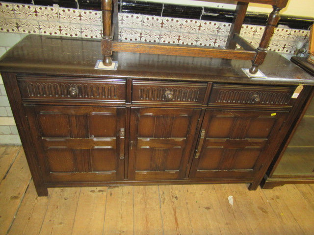 OAK SIDEBOARD Image