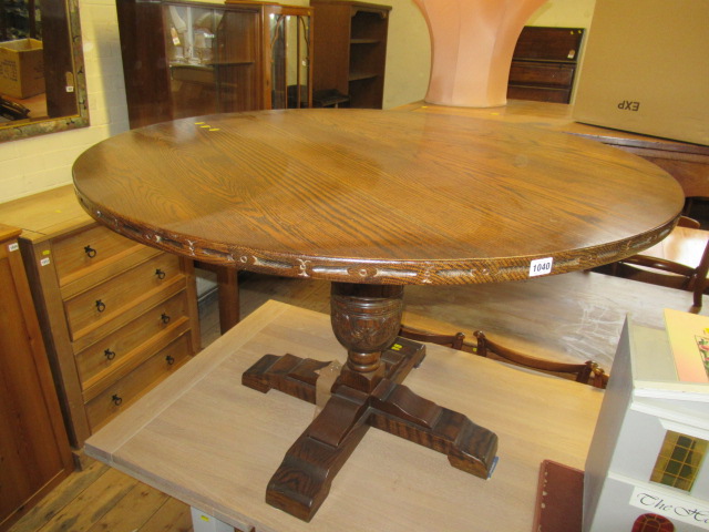 WEBBER OAK CIRCULAR DINING TABLE WITH PINEAPPLE BASE Image
