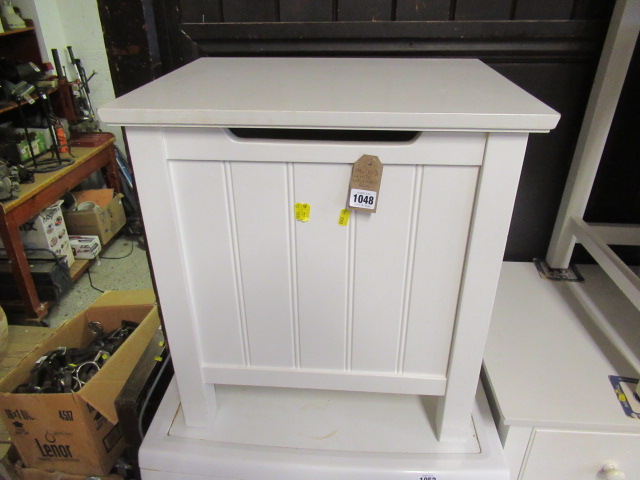 WHITE LAUNDRY BOX Image