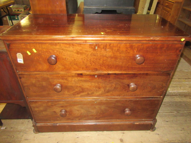 LARGE CHEST OF DRAWERS Image