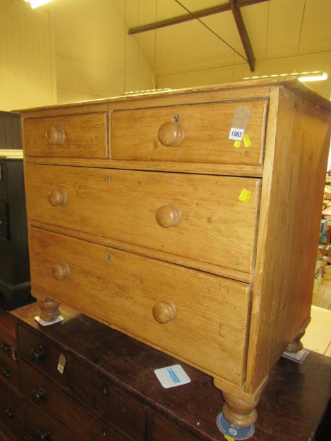 PINE CHEST OF DRAWERS Image