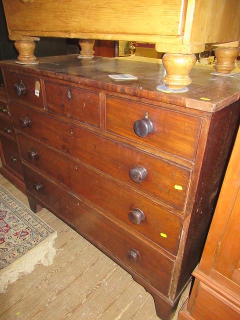 MAHOGANY CHEST OF DRAWERS Image