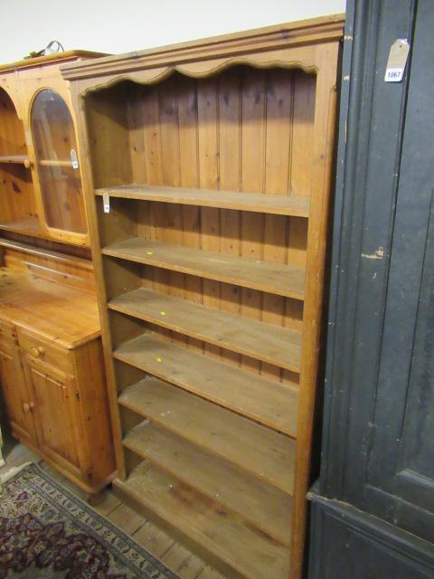 PINE BOOKCASE Image