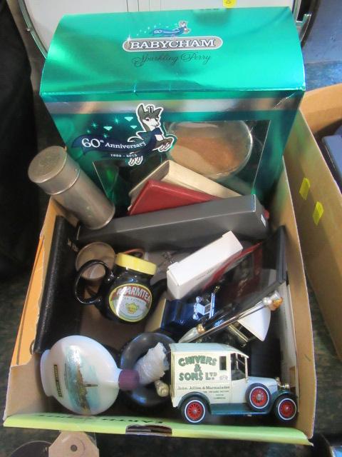 BOX OF COLLECTABLES Image