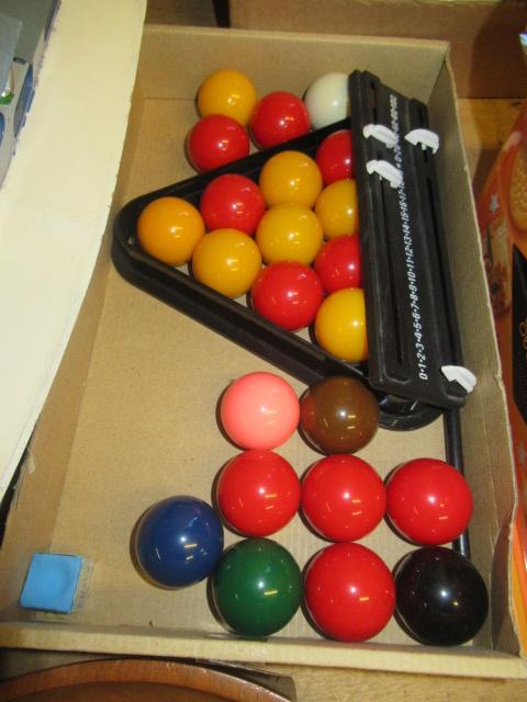 SET OF MINI SNOOKER AND POOL BALLS ETC Image