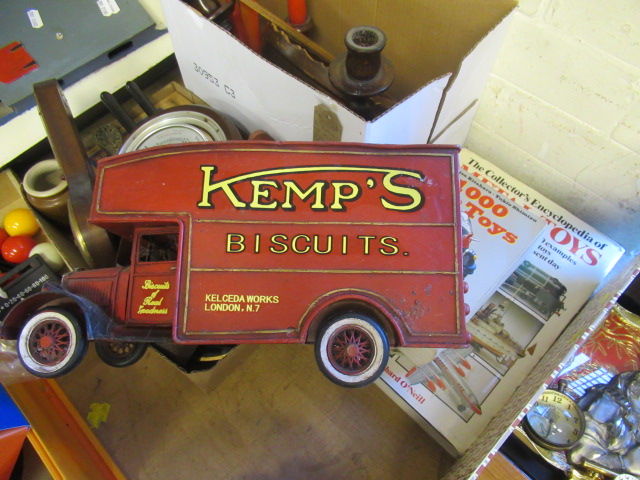 KEMPS BISCUITS TIN PLATE MODEL LORRY WITH TWO BOOKS ON METAL TIN TOYS Image
