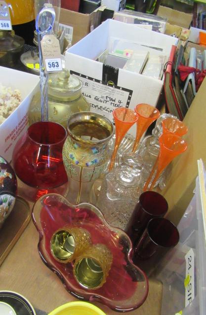 QUANTITY OF GLASS Image