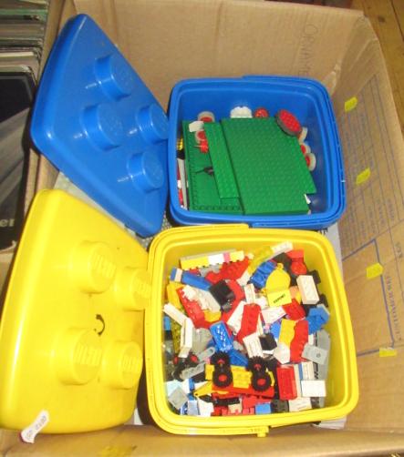 LARGE QUANTITY OF LEGO Image