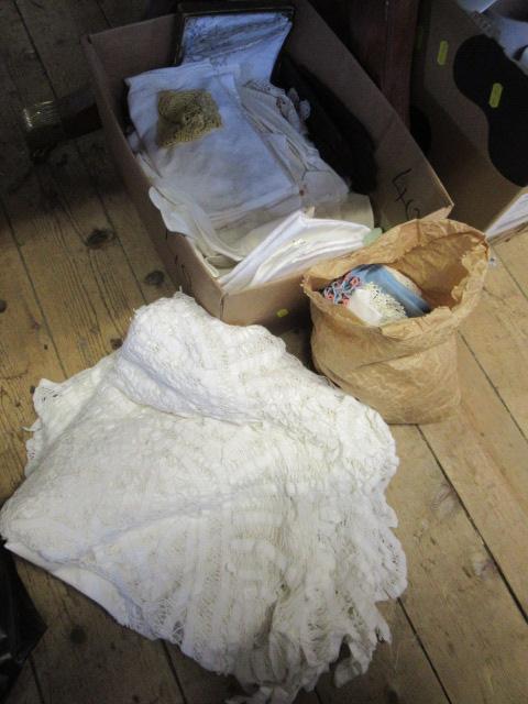 BOX OF LINEN ETC Image