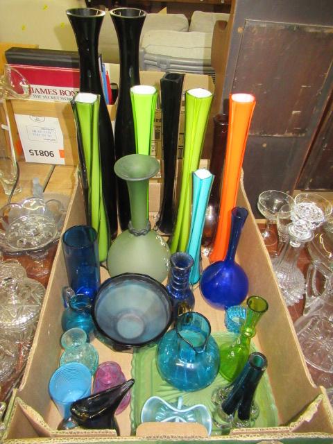 BOX OF DECORATIVE COLOURED GLASS Image