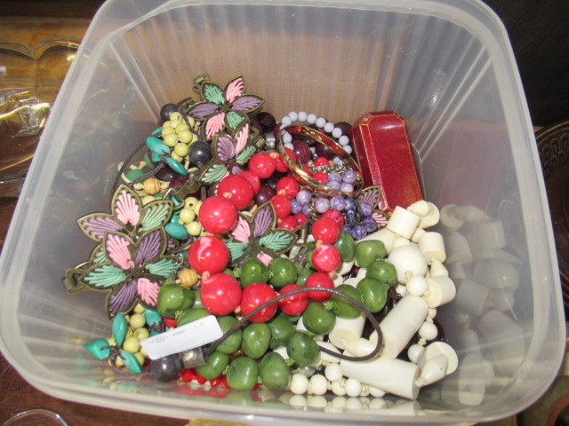 TUB OF COSTUME JEWELLERY Image