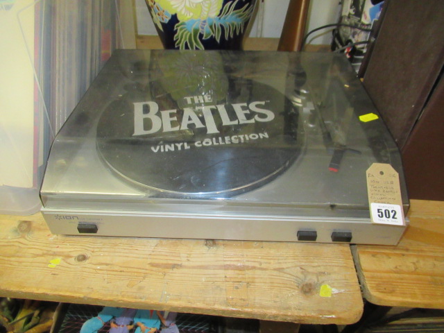 ION USB TURNTABLE WITH BEATLES VINYL COLLECTION COVER Image