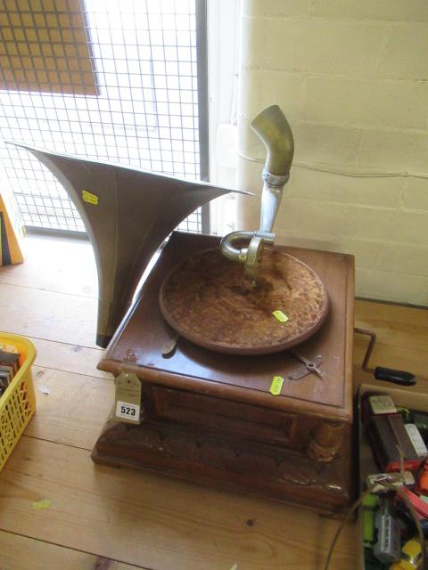 REPRODUCTION GRAMOPHONE WITH HORN Image