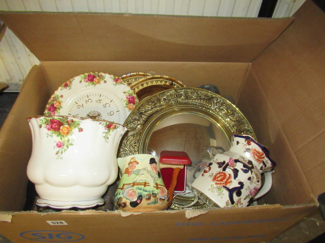BOX OF CERAMICS INCLUDING ROYAL ALBERT OLD COUNTRY ROSES Image