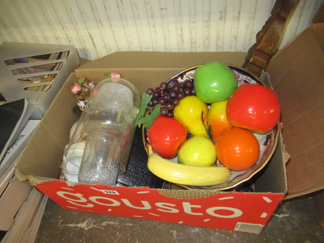 BOX OF MISCELLANEOUS INCLUDING CERAMIC FRUIT Image