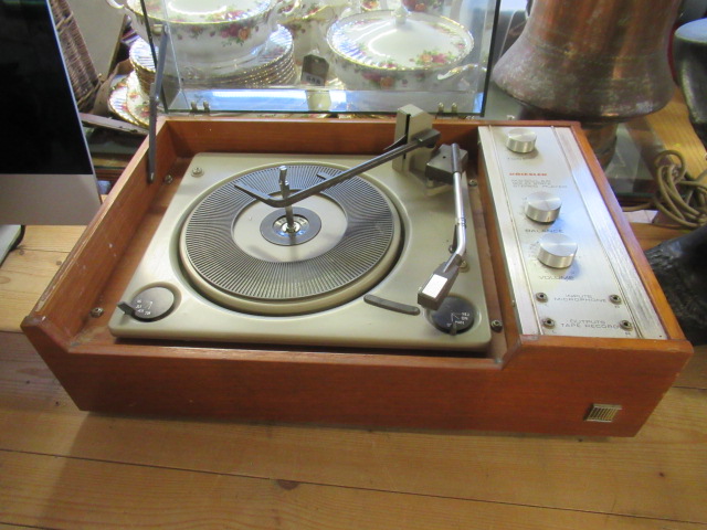 KRIESLER RETRO RECORD PLAYER Image